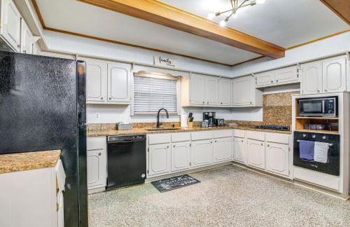 Walk to Graceland Spacious Memphis Home! - Foto 8