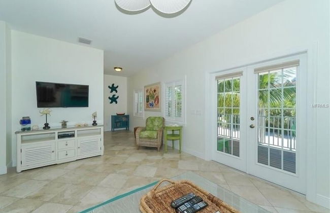 Footprints in the Sand managed by Beach Retreats - Photo 13