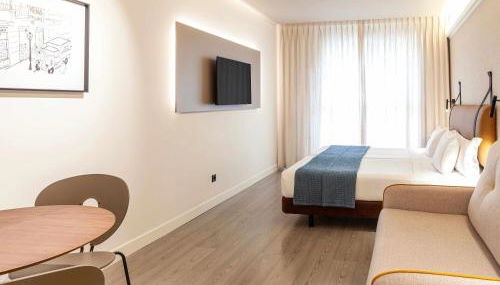 Suites Viena Plaza de España - Photo 5