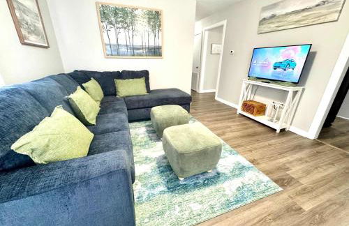 Soothing Greens Color Peaceful 3 BR 1BA Dwelling - Foto 1