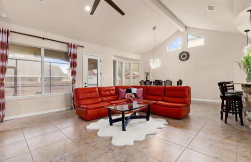 Randolph Central Location, 1-story, Chef Kitchen, Creekside - Foto 24