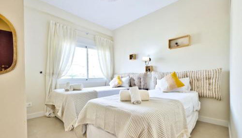 Boho Chic Apt, Frontline Sea & Paseo Views - Photo 2