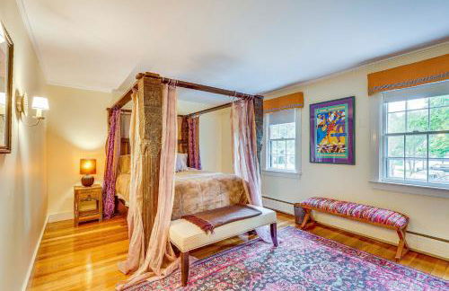 Ambient Manchester Village Abode with Deck and Pond! - Foto 11