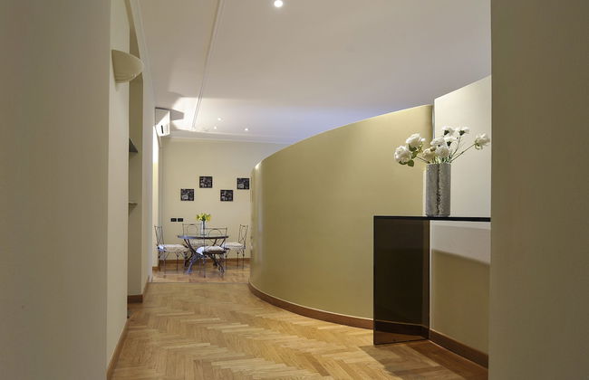At Home Heart of Milan - Design Duomo Apartment - Photo 20