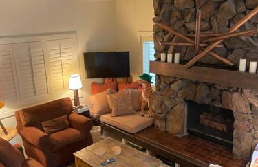SV Wildflower Condo 3 Bed 3 Bath w SV INN pool access- No PETS! - Foto 4