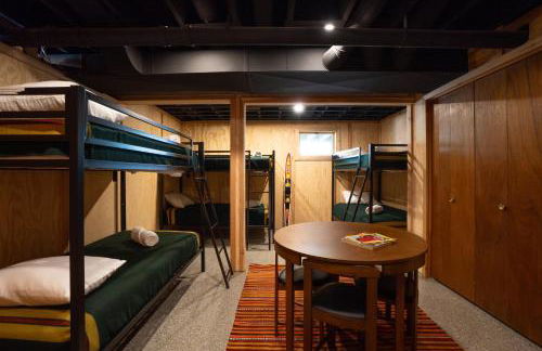 Retro Retreat with Hot Tub, Sauna & Arcade - Foto 37