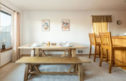 Cozy 2 bedroom condo walking distance from the beach - Foto 8