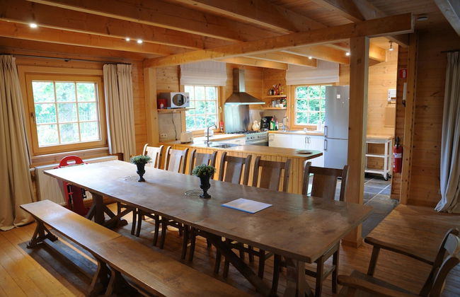 Spacious Chalet Located at Bomal with Hot Tub & Garden Parlour - Foto 10