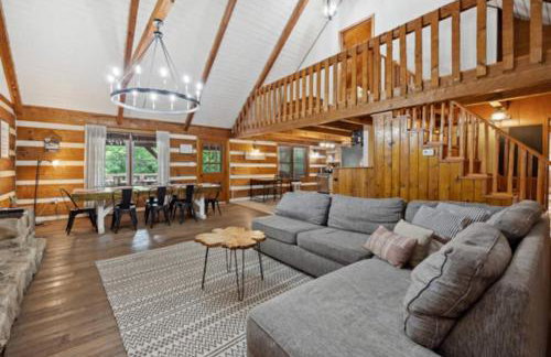 Riverfront Log Cabin Hot Tub, Mtn Views & Hottub - Foto 7