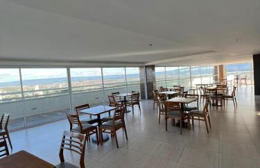 Apartamento confortável, localização extra -recepção 24h- Varanda com vista panorâmica - Foto 14