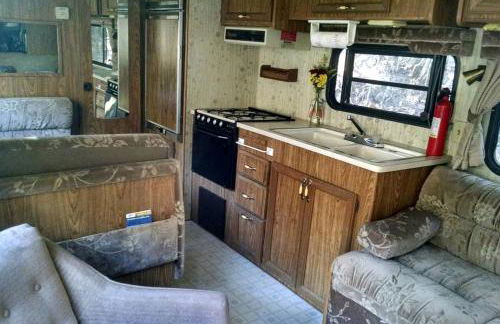 Rustic Caravan Getaway on a Creek in the Klamath National Forest of California - Foto 2