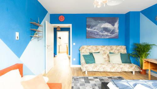 - Ocean Haven Deluxe with Coastal Charm - 2-Room Sea-Inspired Apartment 75 qm - Central Location - Elegant Nautical Design - Renovated in 2024 with TV & Netflix - Full Kitchen & Free Parking - Near Metro & Airport - King Beds - - Photo 4