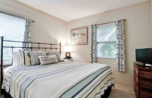 Great shape after Milton-Pool Home Wows! po - Photo 28