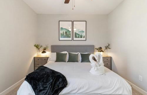 Cottage with 3 King Beds, 3 min to Marina, Fire Pit - Foto 60