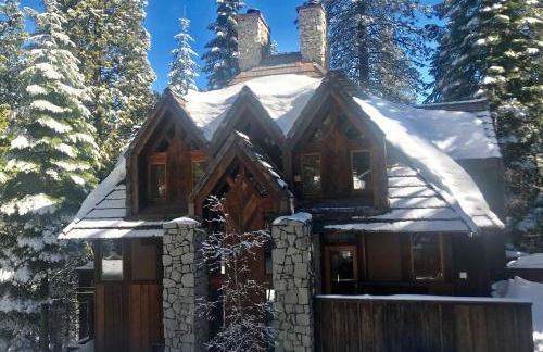 Little Ahwahnee Inn Entrance to Yosemite - Foto 2