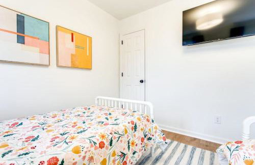 Stylish New 3BR 2.5BA Fire Pit Fence yard - Foto 36