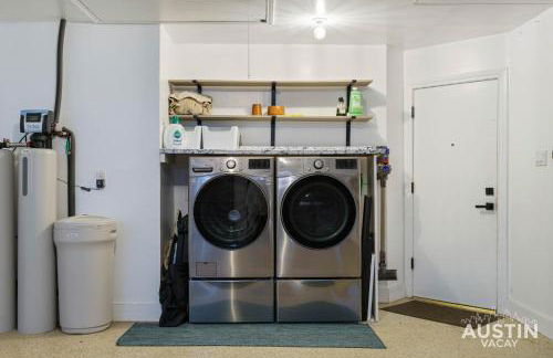 Family 3BR 2BA Home Near Charming Main Street w Cowboy Pool by Austin Vacay - Foto 41