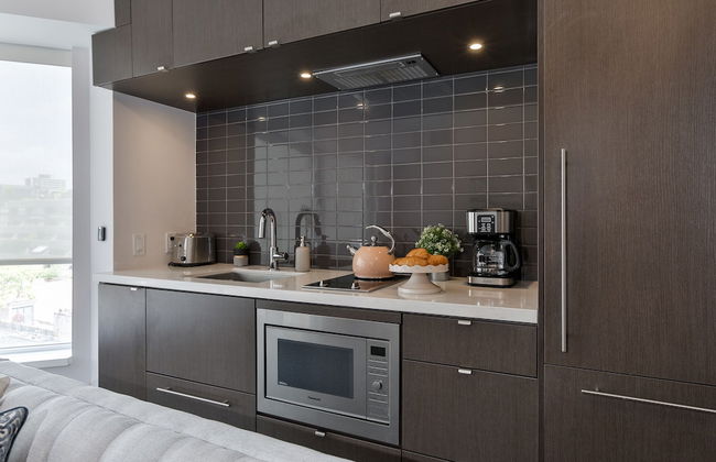 QuickStay - Class in Yorkville (Yonge & Bloor) - Photo 9