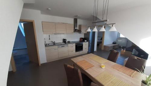 Fewo Steinhohle, DG 45qm, 1 Schlafzimmer & 1 Wohn-Esszimmer mit Bett - Foto 3