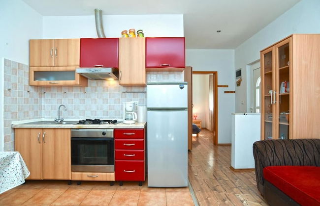 Cozy Apartment With Shared Pool - Photo 1