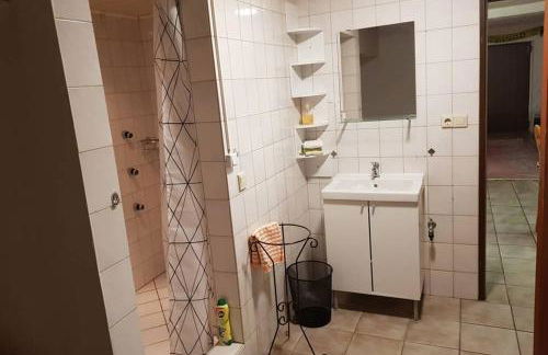 Ferienwohnung und Monteurwohnung mit großer begehbarer Dusche - Photo 5