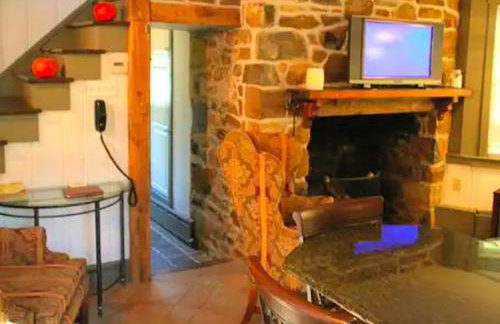 Charming Cottage Getaway with an Indoor Fireplace in Chester Springs, Pennsylvania - Foto 7
