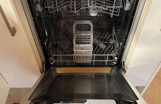 Stylish Apartment With Modern Amenities and Scenic Views - Photo 8