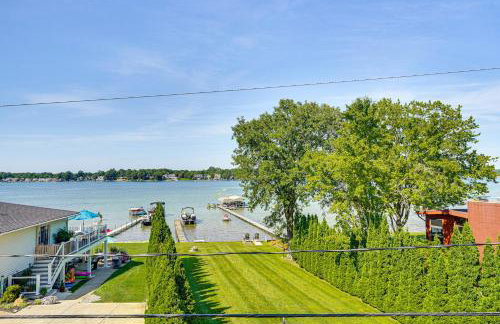 Swim & Fish! Lakefront Clarklake Apt w/ Hot Tub - Foto 27