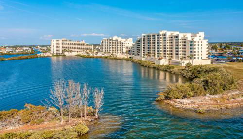 Tropical Retreat with Pool and Tennis Courts in Hudson - Foto 2