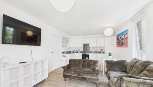 Modern 2-Bed Apartment in Longcross with Balcony & Parking - Foto 5