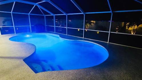 NEW Renovated luxury home with private heated pool, game room Near Anna Maria Island and IMG - Foto 2