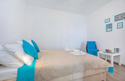 Apartmani D & J with Heated Pool & Stunning Sea View - Photo 97