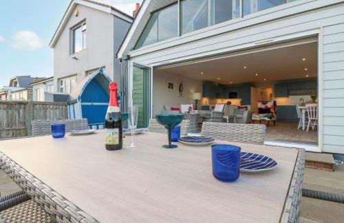 Bucket and Spades- Right on the Beach - Foto 1