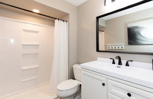 4 Bedroom Lakefront Home with Private Beach on Cedar Point Chaussee - Photo 25