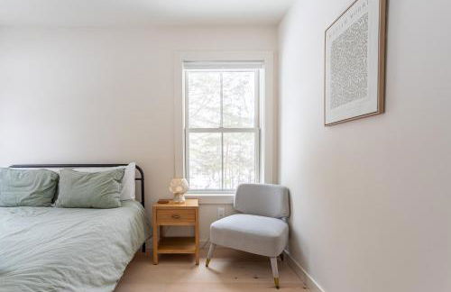 Lakefront Cabin with Private Dock Kenoza Den - Foto 7