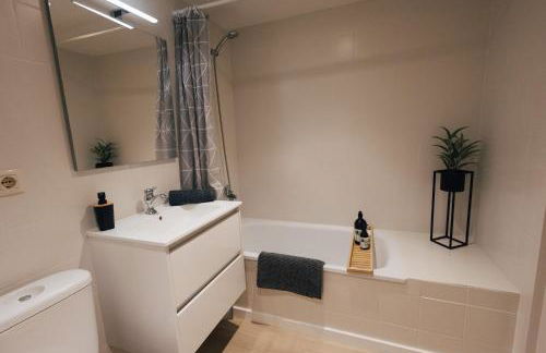 Apartment with air conditioning and communal pool - Foto 19