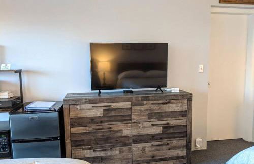 Cute Lower Level Cedar Lodge Room with Balcony & Lake Views! - Foto 14