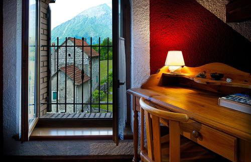 Cottage in Italy With Alpine Fireplace - Foto 21