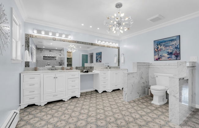 Family Retreat With Autumn Views and Fireplace - Photo 9