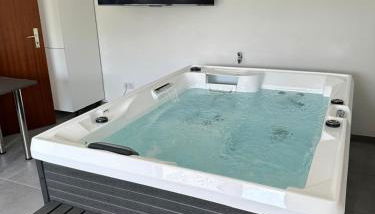 Ferienwohnung mit Whirpool, Fasssauna und Massagesessel - Medebach - Foto 2