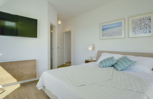 Beautiful Villa by the sea - Photo 6