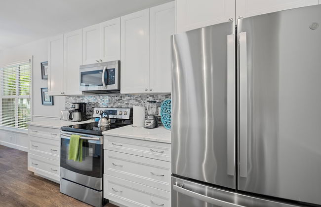 Sardinia Vacation Rental: Delightful Coastal Home near Vanderbilt Beach. Relax in a Private Pool and Spacious 4-BR Retreat with Modern Amenities. Ideal for Families. Minutes from Mercato and Local Attractions - Foto 16