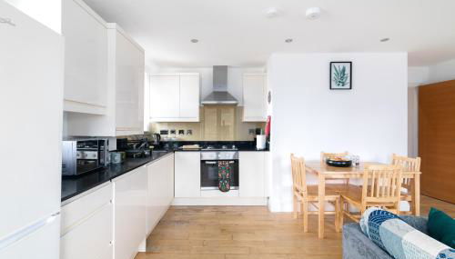 2 Bedroom, 2 Bathroom Apartment with Balcony in Hoxton Shoreditch, Sleeps 6 - Foto 5, stove, dishwasher, toaster