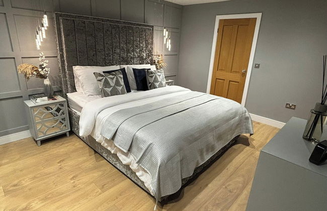 Sheffield-apartment-sleeps4-parking-hottub - Photo 4