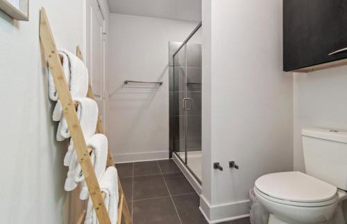 Modern Stylish Suite Design District Dallas - Foto 11