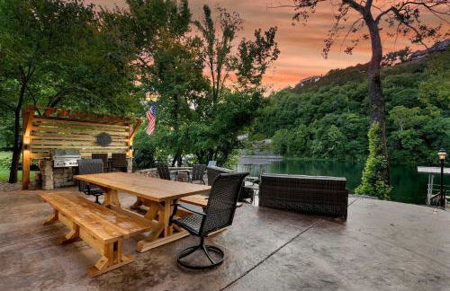 Spacious Lakefront Home with Private Dock! - Foto 43