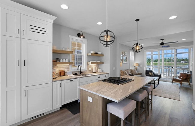 Hook, Wine, & Sinker - Photo 17