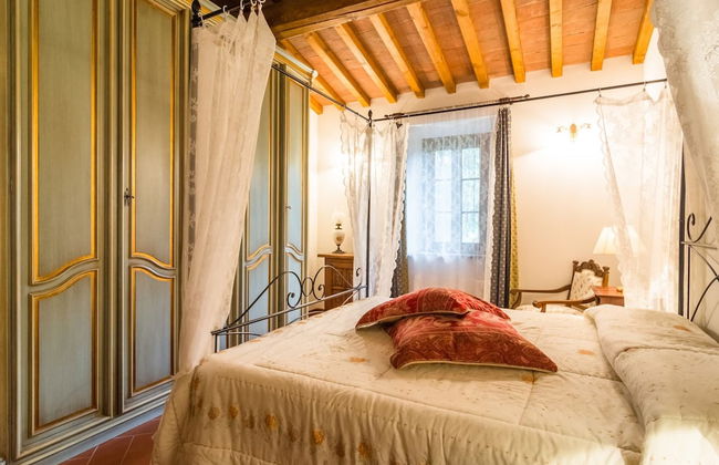 Holiday Home in Town Center with Pool, Garden, Hot Tub - Foto 4