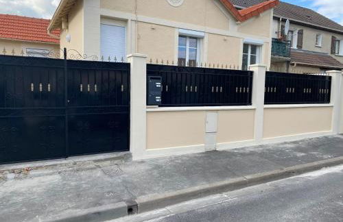 Maison Goussainville - Aéroport ROISSY CHARLES DE GAULLES & PARIS - Foto 2