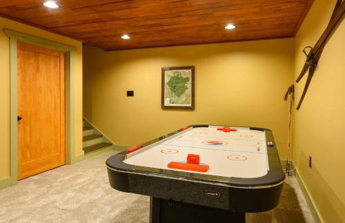 Secluded Lodge - Hot Tub, Views, Arcade - Foto 24